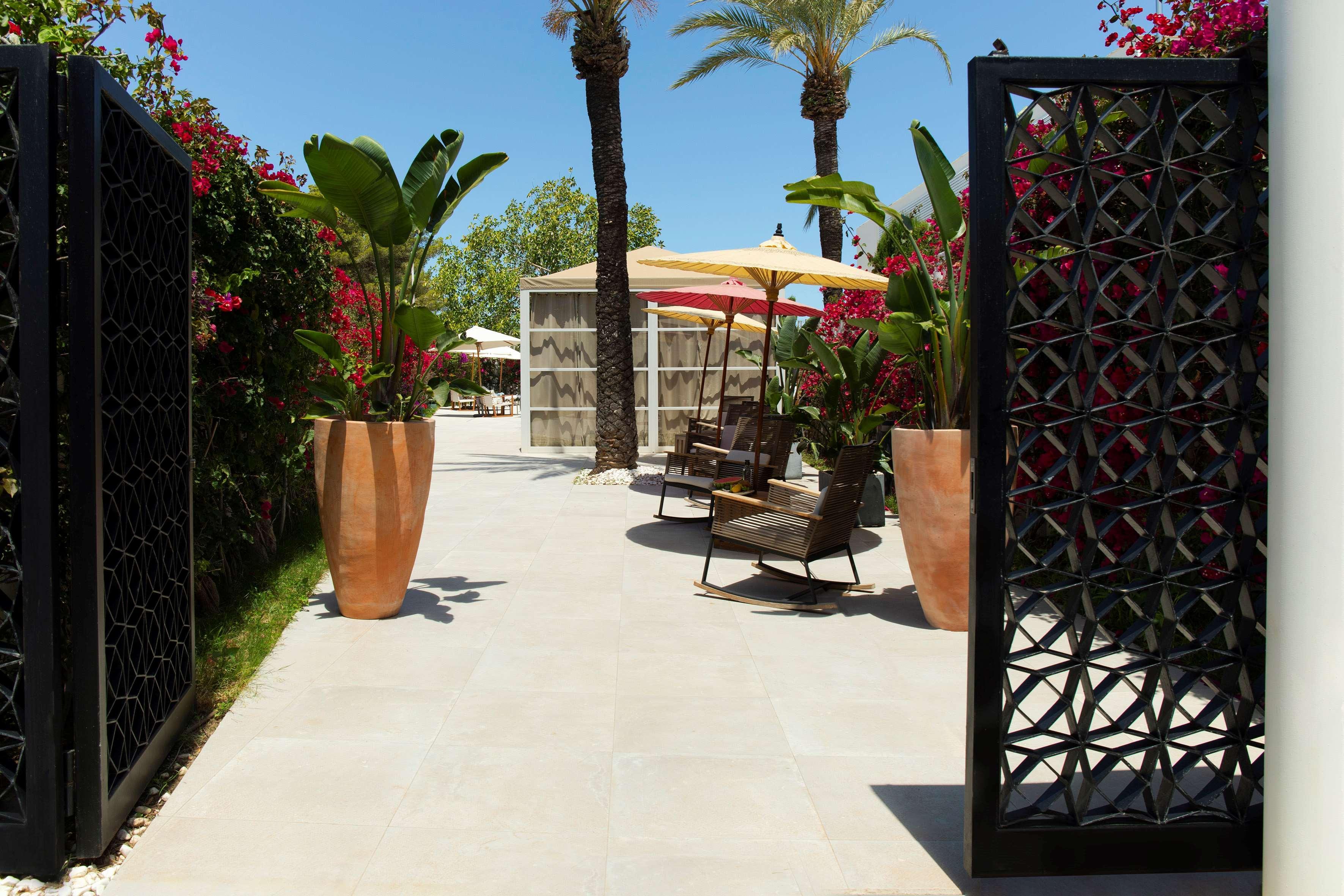Me Ibiza - The Leading Hotels Of The World Santa Eularia des Riu Exterior photo